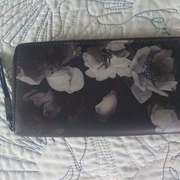 VS Black Wristlet/Wallet - Picture 1 of 6